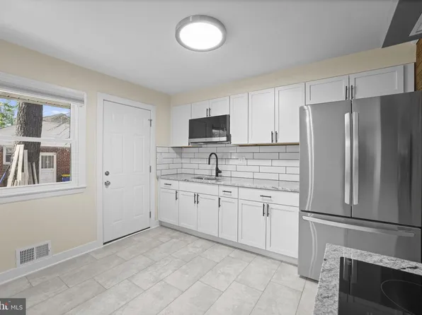 8405 Ravenswood Rd, Hyattsville, MD 20784