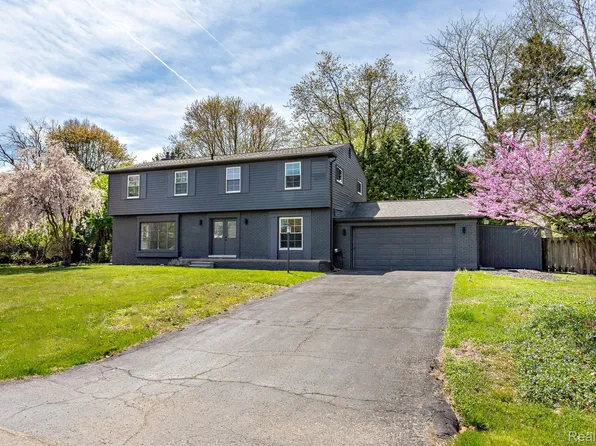 6670 Cathedral Dr, Bloomfield Hills, MI 48301
