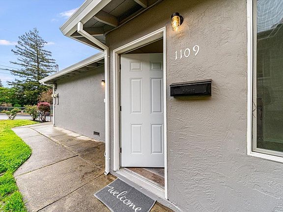 3rd image of 1109 - 1111 Willow Avenue