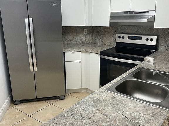 5th image of 9731 Fontainebleau Blvd #304
