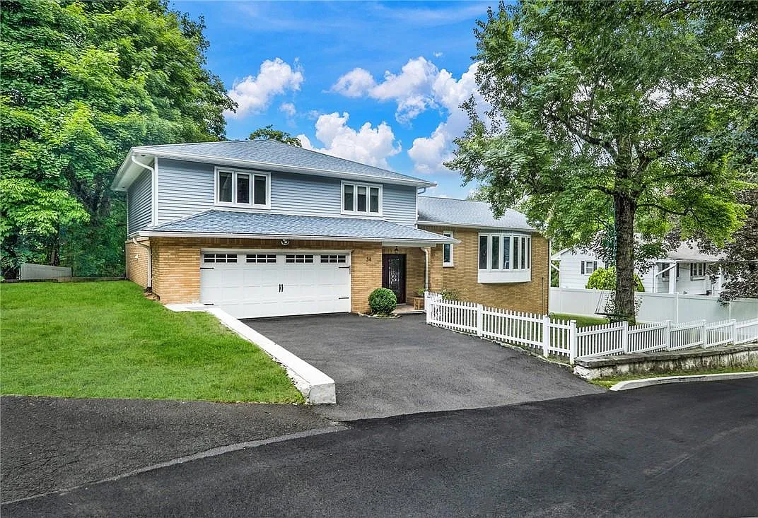 34 Bramblebrook Road photo 1