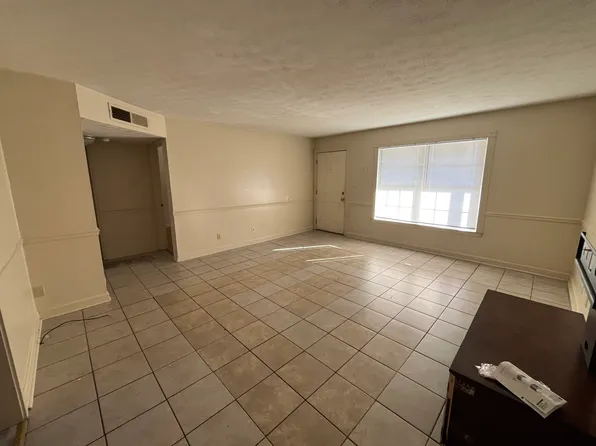 25 Holladay Dr APT 7, Danville, KY 40422