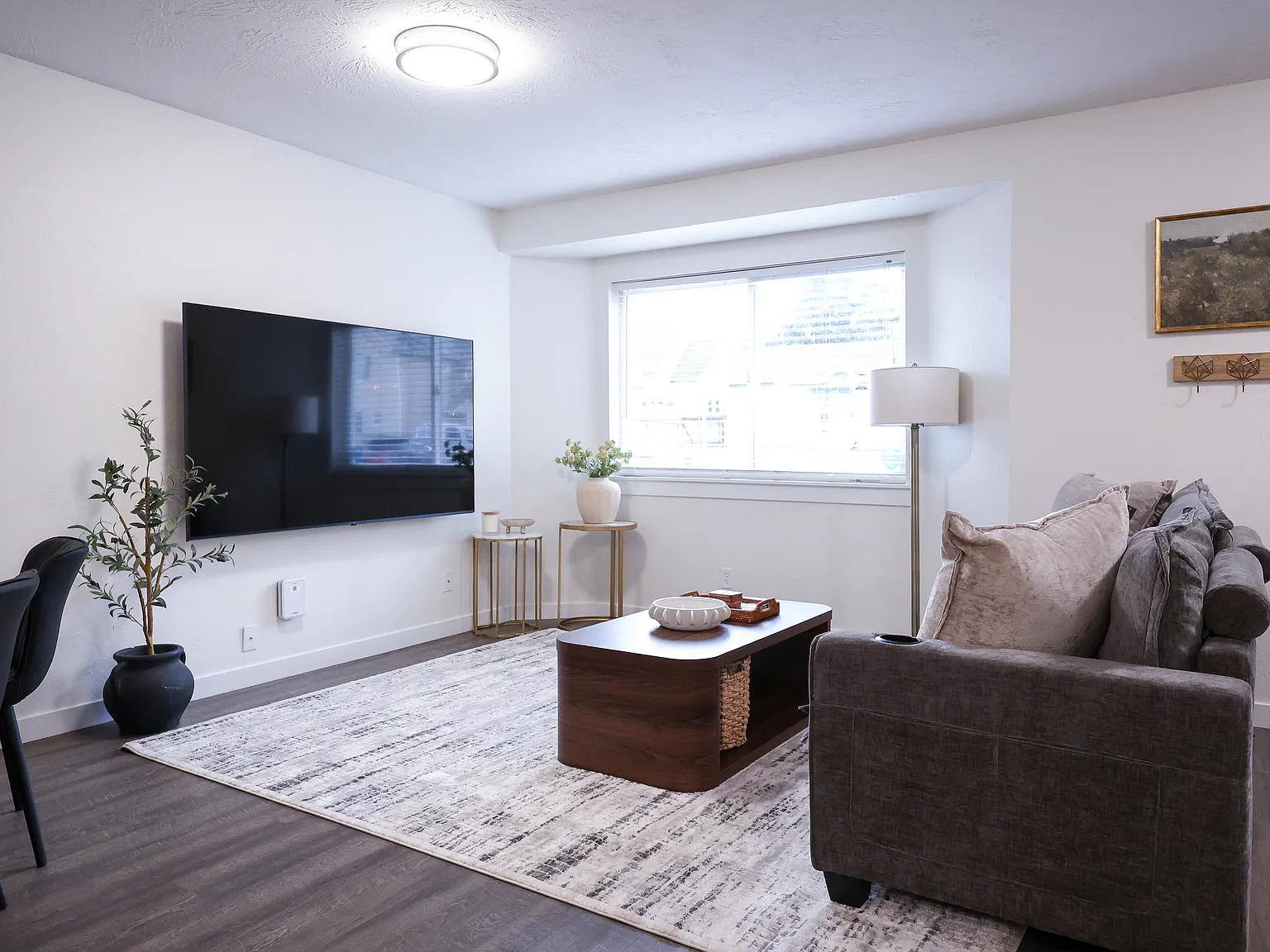 2 bed, 1100 sqft, $2,500 — Photo 3