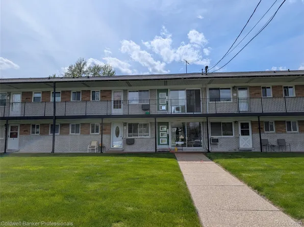 26945 Milford Rd APT 8, South Lyon, MI 48178