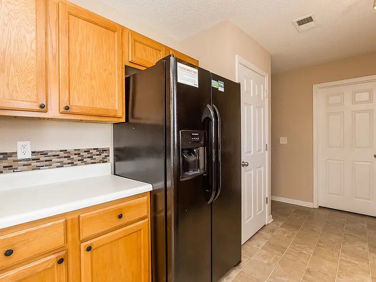 212 Greystone Cir — Photo 6
