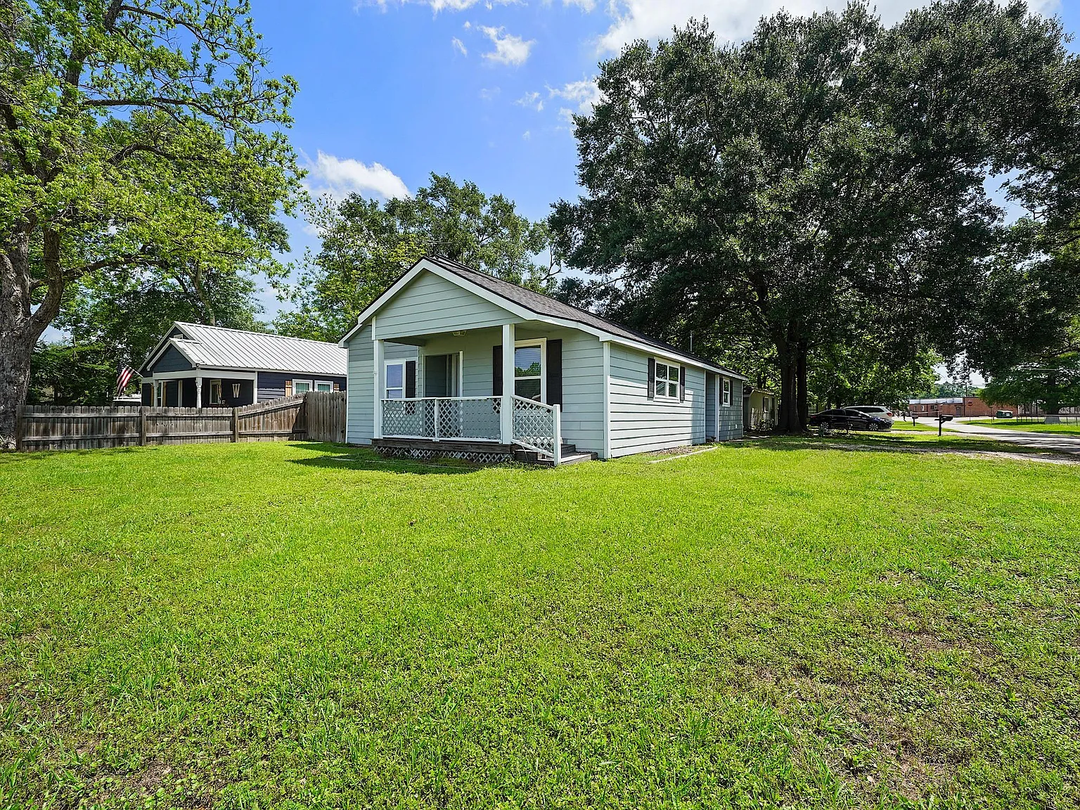 2 bed, 1.0 bath, 1187 sqft, $1,995 — Photo 2