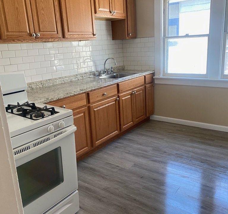 2nd image of 144 Lisbon Ave Floor 1