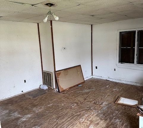 5th image of 4128 Mila Ave