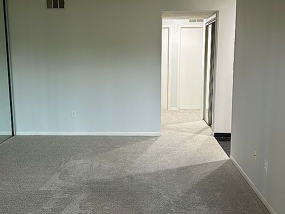 5th image of 1 Southcreek Ct #B