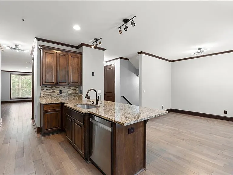 5583 Julian Pl — Photo 18