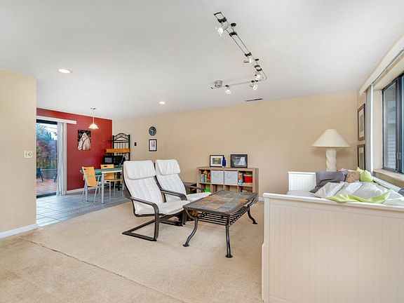 5th image of 2048 E Wright Ave