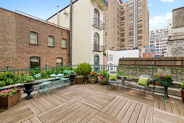 Sold by Compass | media 3