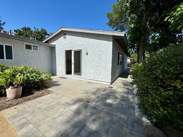 22301 Itasca St — Photo 18