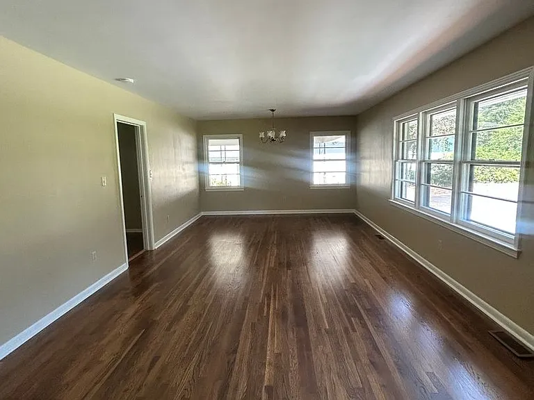 104 Galaxie Pl — Photo 2