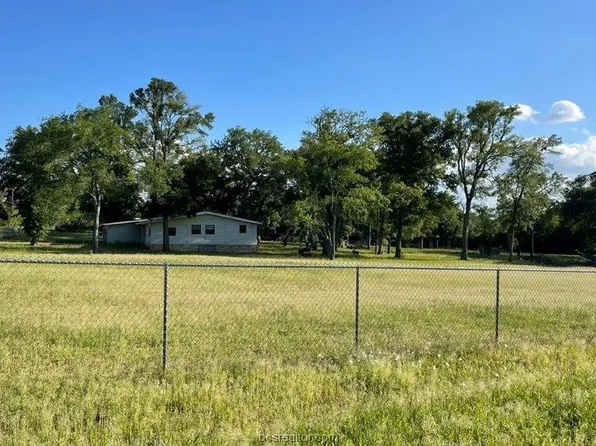 12052 Prairie Hill Dr, Hearne, TX 77859