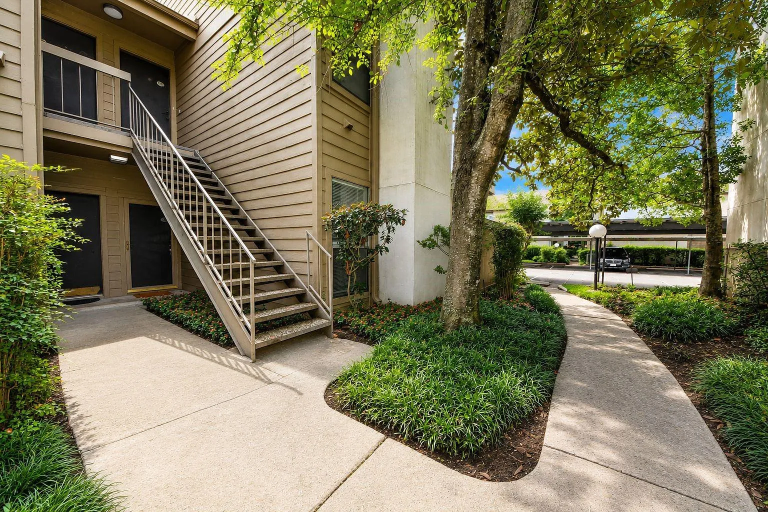 1 bed, 1.0 bath, 676 sqft, $995 — Photo 1