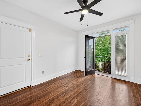 3rd image of 5750 Pershing Ave APT 1E