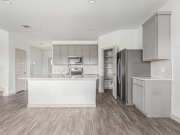 3rd image of 31 Desert Spring Ln