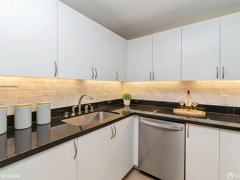 88 King St #104 — Photo 7