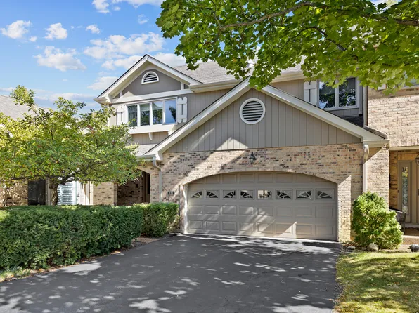127 Country Club Dr, Bloomingdale, IL 60108