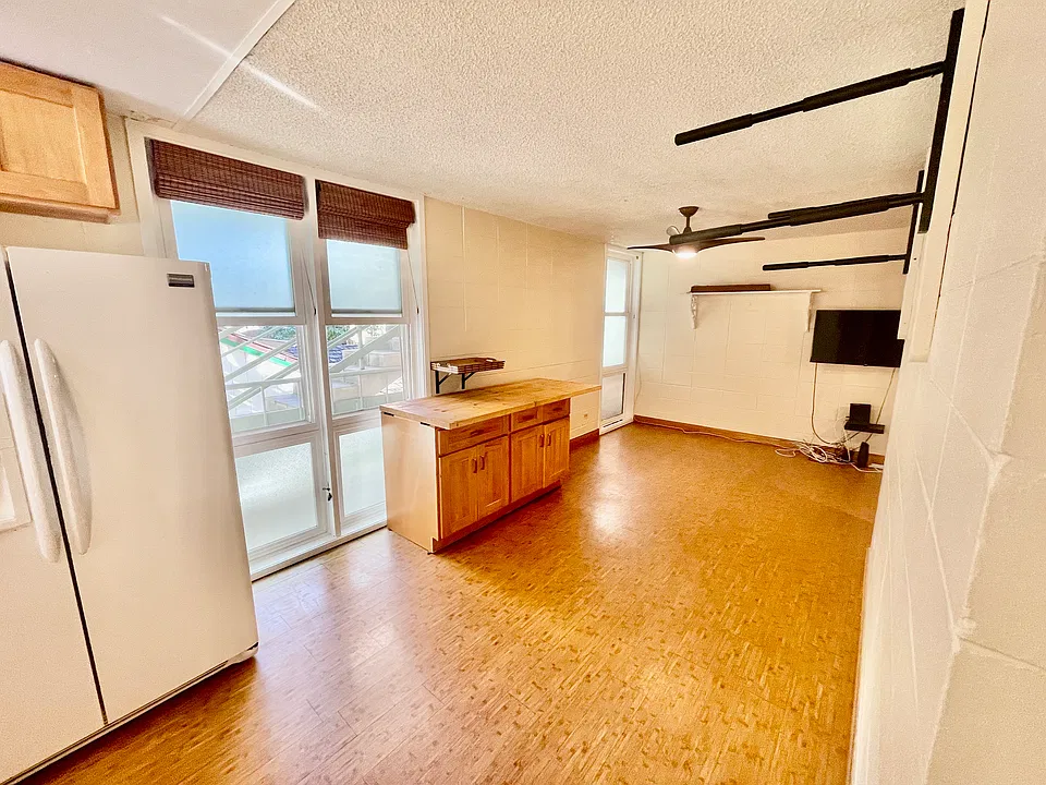 135 Uluniu Ave #304