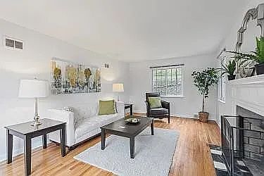 3rd image of 4144 Evergreen Rd