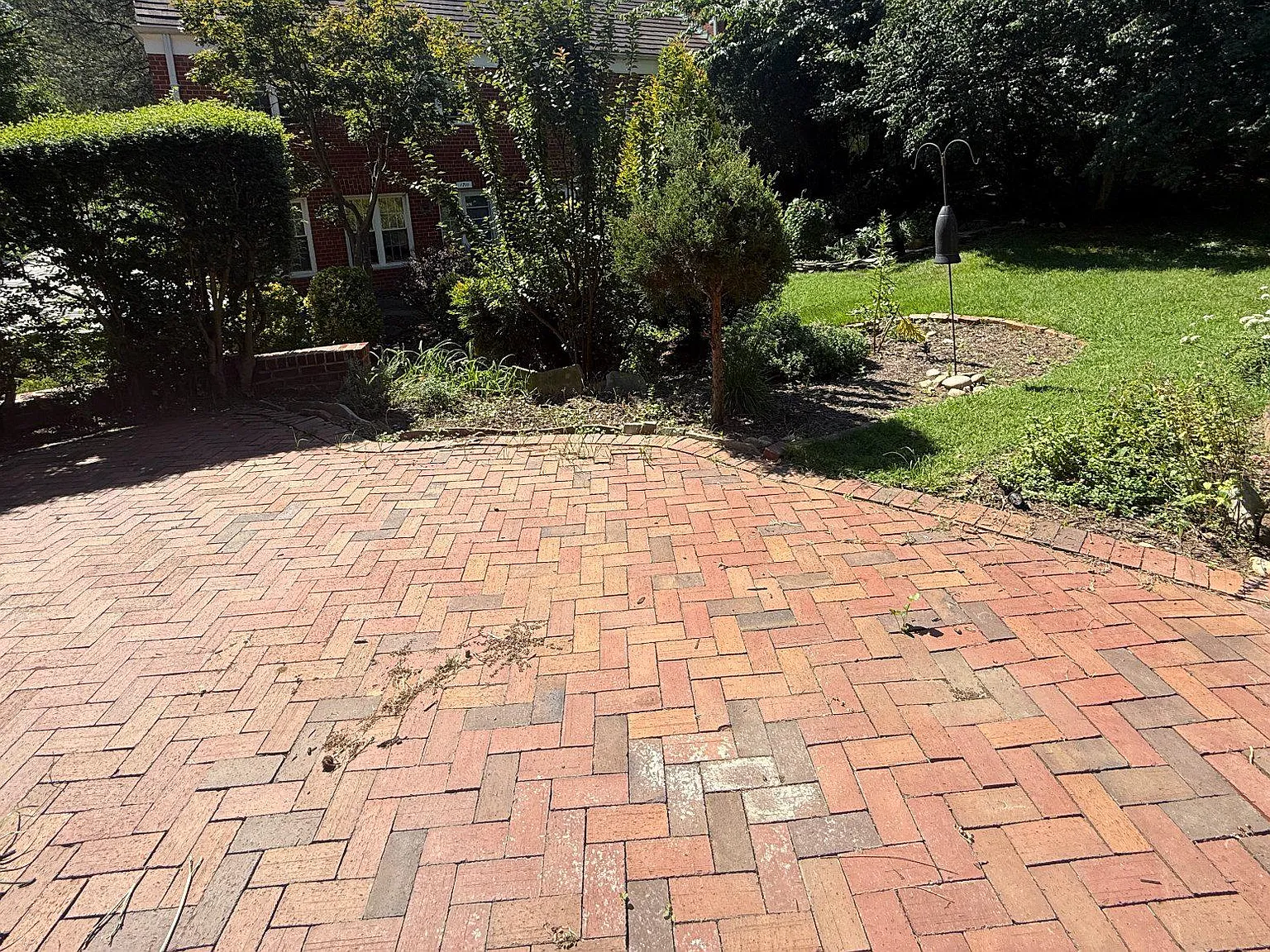 3 bed, 1.0 bath, 1007 sqft, $3,000 — Photo 3