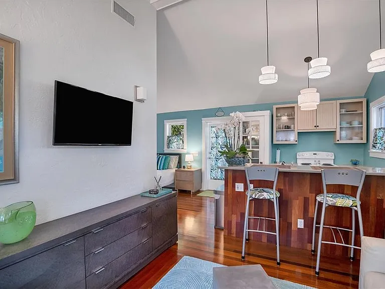 1716 Oak St — Photo 22