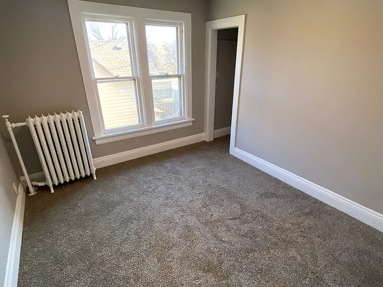 200 E 3rd St #UPSTAIRS — Photo 8