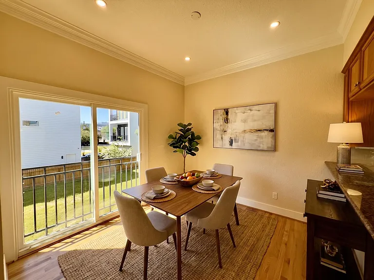 1323 Rosewood St — Photo 4