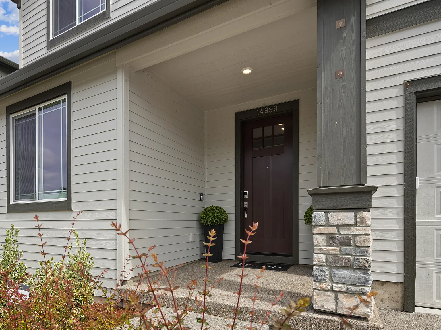 6 bed, 4043 sqft, $3,995 — Photo 2