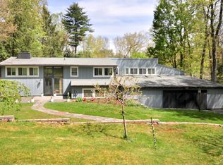 22 Gordon St, Simsbury, CT 06070