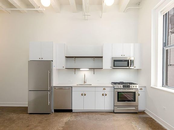 2nd image of 25 E Adams St #1112