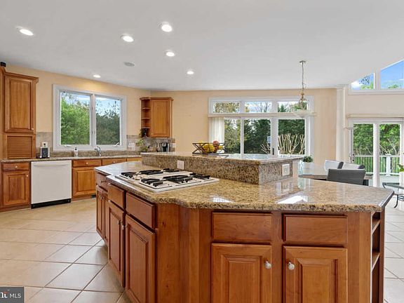 4th image of 21950 Hyde Park Dr
