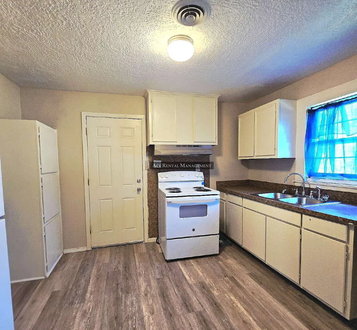 Coming Soon!! Newly Remodeled 2-Bedroom Home with a Spacious Yard in Port Arthur, TX! — Photo 4