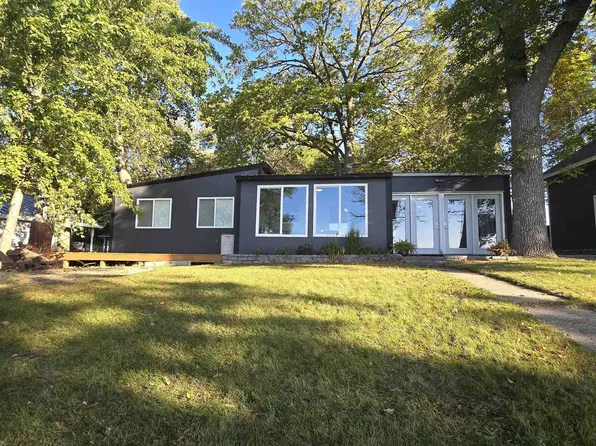 24641 McClelland Dr, Spirit Lake, IA 51360