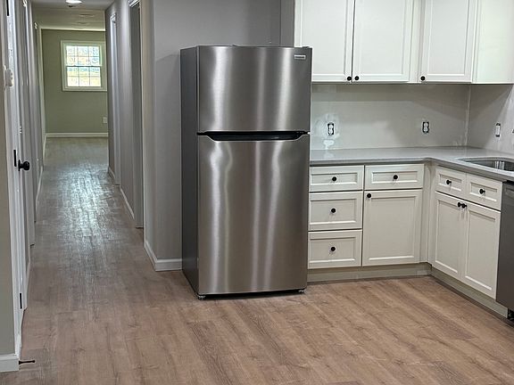 5th image of 8908 White Oak Rd
