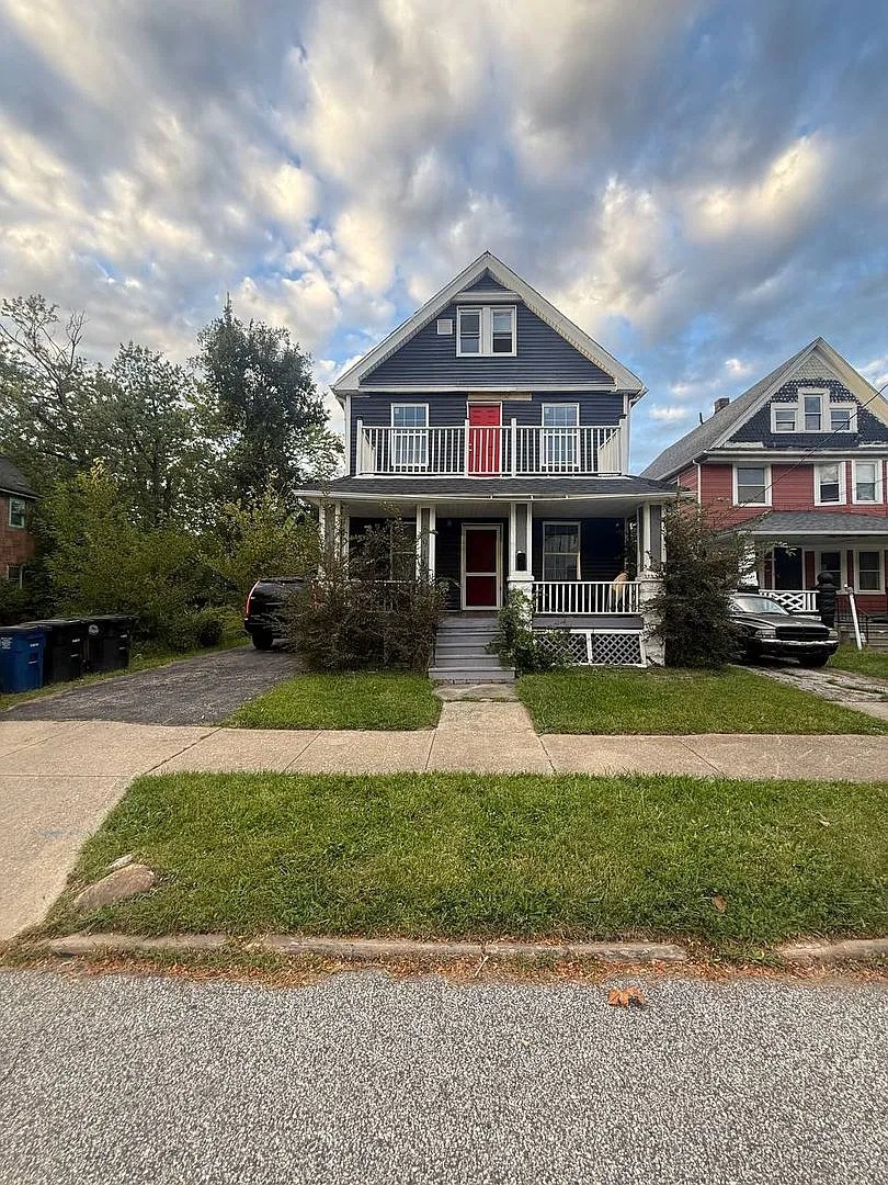 9919 Stoughton Ave — Photo 2