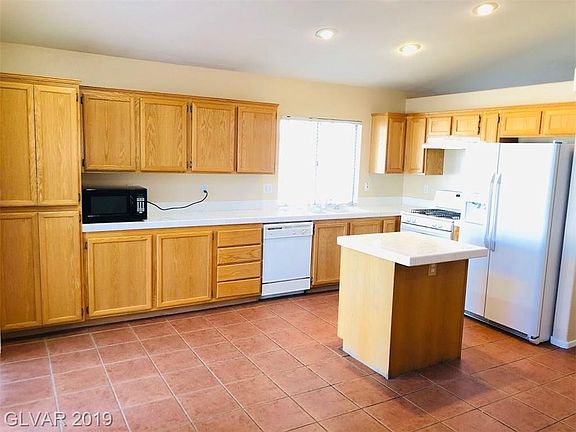 5th image of 4836 Minturn Ave