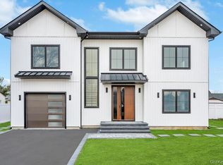 319 Blacksmith Road W, Levittown, NY 11756