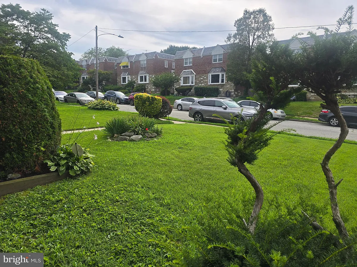 Building Photo - 934 E Durard St #1