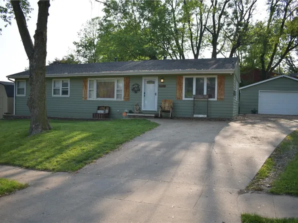 8160 Plaza Ln, Des Moines, IA 50320