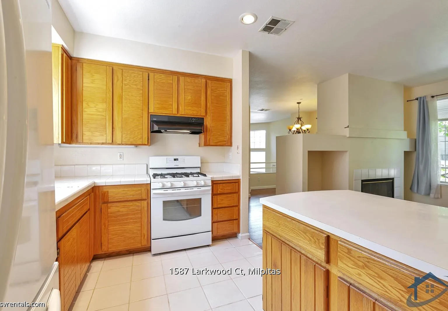 3 bed, 2.5 bath, 1547 sqft, $4,000 — Photo 2