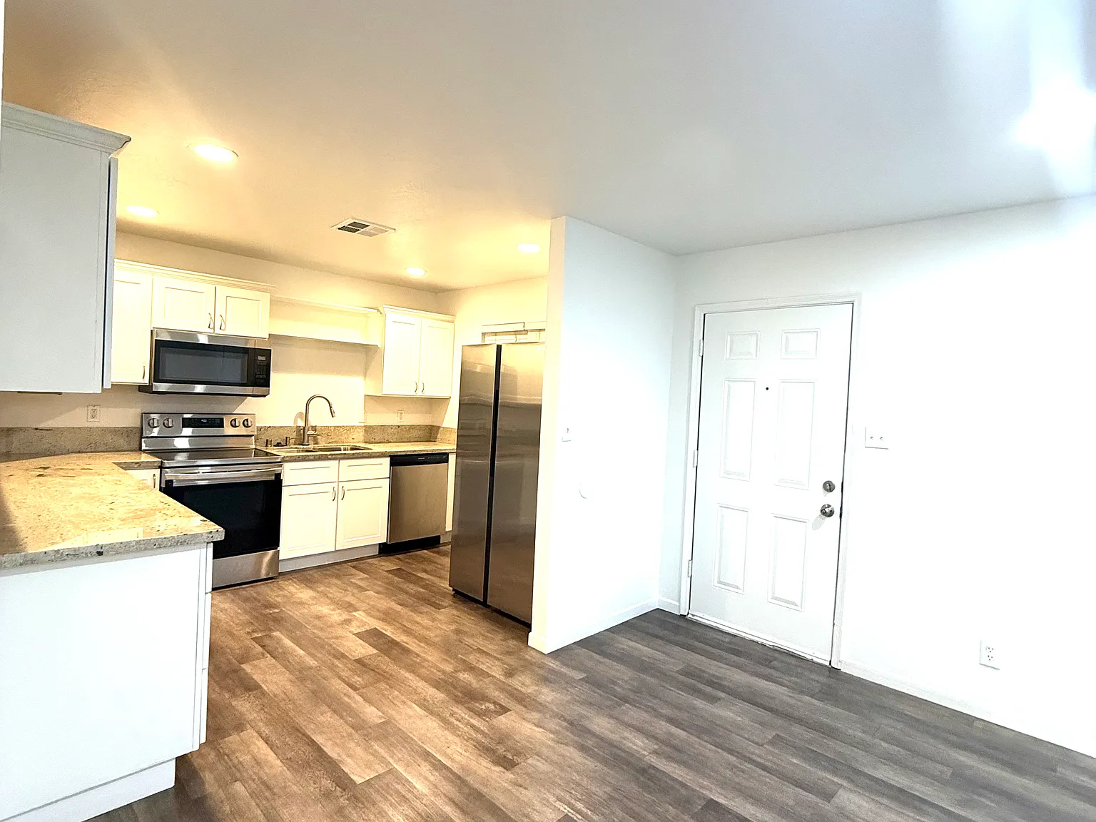 2 bed, 750 sqft, $1,950 — Photo 3