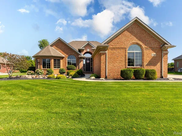28096 Liparoto Blvd, Flat Rock, MI 48134