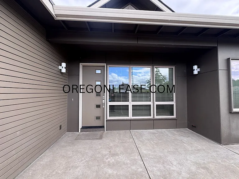 985 Lorella Ave — Photo 2