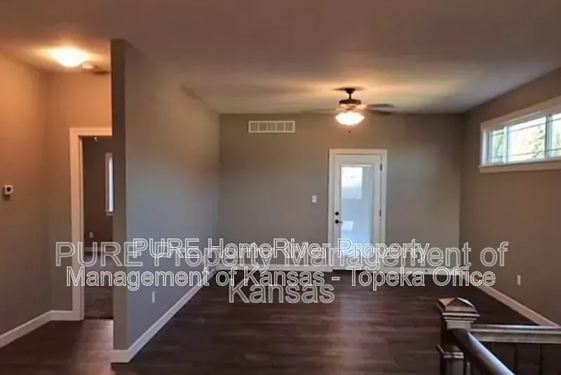 3 bed, 3.0 bath, 2051 sqft, $1,975 — Photo 3