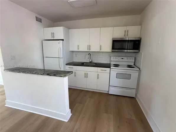 1021 NW 5th St #4, Miami, FL 33128