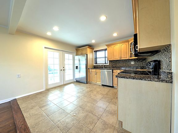 2nd image of 180 Forest Ave