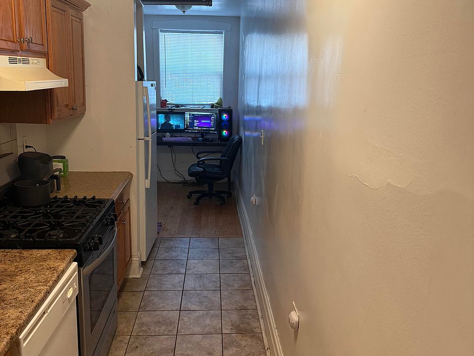 1st image of 542 W Arlington Pl